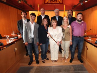 L'equip de govern de Castelló d'Empúries, amb Brossa al centre. MANEL PUIG