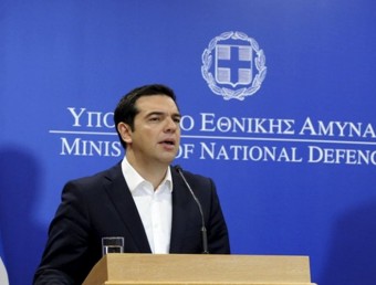 El primer ministre grec, Alexis Tsipras (esq.), aquest diojus durant una roda de premsa conjunta amb el ministre de defensa, Panos Kammenos REUTERS