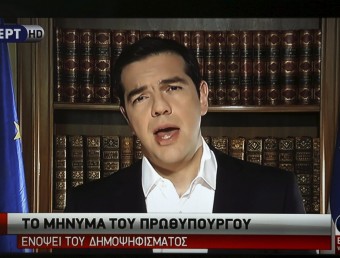 El primer ministre grec, Alexis Tsipras, durant el discurs televisat d'aquest divendres REUTERSO