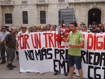Els treballadors es van concentrar dijous passat davant de l'Ajuntament de Tarragona. INFOCAMP