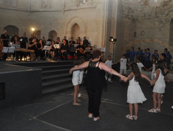 Taller de música i dansa medieval dirigit per la capella de Ministers l'any passat. EL PUNT AVUI
