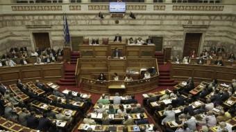 Llum verda del Parlament grec a la proposta de Tsipras per accedir a un tercer rescat EFE