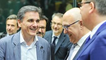 El nou ministre de Finances grec, Euclid Tsakalotos, rebut ahir pel seu homòleg francès laurent dubrule / efe