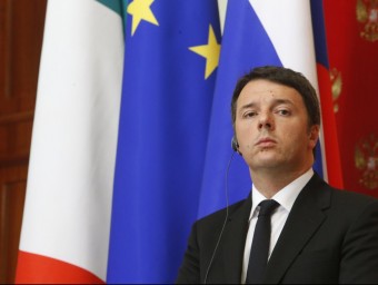 Matteo Renzi, primer ministre italià, atenent a la premsa després d'una reunió amb altres mandataris SERGEI KARPUKHIN / AFP