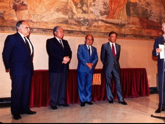 Acte d'anunci de la fusió, amb Josep Joan Pintó, Macià Alavedra, Jordi Pujol, Josep Vilarasau i Joan Antoni Samaranch.  ARXIU