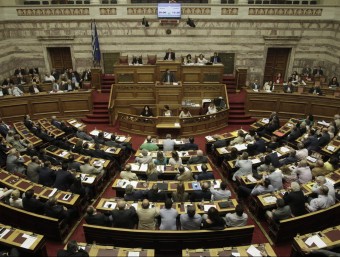 Llum verda del Parlament grec a la proposta de Tsipras per accedir a un tercer rescat EFE