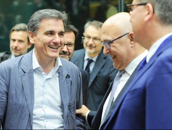 El nou ministre de Finances grec, Euclid Tsakalotos, rebut ahir pel seu homòleg francès laurent dubrule / efe