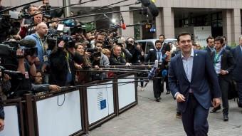 El primer ministre grec, Alexis Tsipras, arribant aquest diumenge a la cimera dels països de la Zona Euro REUTERS