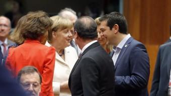 Merkel, Hollande i Tsipras -amb Rajoy assegut davant- abans de començar la reunió aquest diumenge al vespre EFE