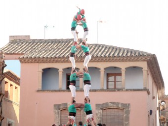 L'espectacular torre de 9 que els Castellers de Vilafranca van descarregar dissabte a la plaça del Pou d'Altafulla, on feia 16 anys també la van fer. Enguany, també han fet aquest gamma extra els Minyons i la Colla Vella JUDIT FERNÁNDEZ