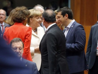 Merkel, Hollande i Tsipras -amb Rajoy assegut davant- abans de començar la reunió aquest diumenge al vespre EFE
