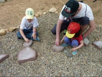 Endinsar-se en la prehistòria és tant fàcil com visitar les instal·lacions del Parc Arqueològic de Sant Llorenç de Montgai ESPAI ORIGENS