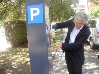 El regidor de Mobilitat, Marc Montagut, va estrenar l'aplicació al parquímetre de la plaça de la Pau INFOCAMP