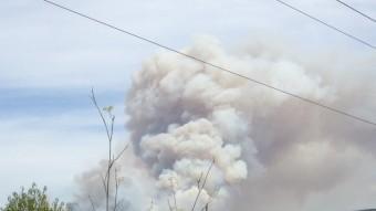 L'incendi vist des d'uns camps de conreu ACN