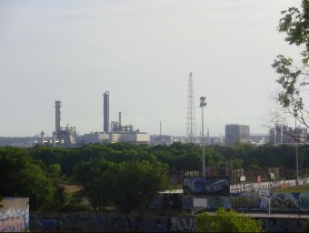 El polígon químic de la Canonja, vist des del camp de futbol de Bonavista INFOCAMP