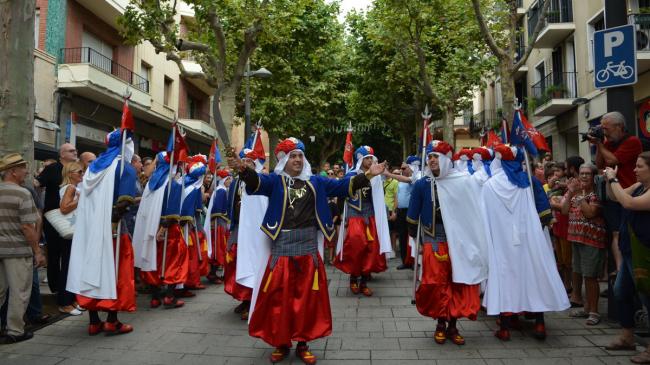 La Filà dels Bequeteros de Cocentaina i la Societat Musical “Mestre Orts” de Gaianes va lluïr a Mataró REBECA MARTÍN