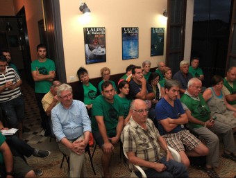 Una imatge del públic que va assistir dilluns al ple de Caldes, amb la majoria d'integrants de la PAH JOAN SABATER