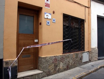 La casa familiar, al carrer Terrassa de Rubí, ha quedat precintada pels Mossos d'Esquadra