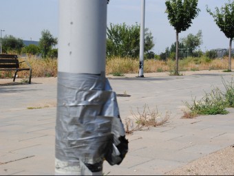 Faroles destrossades diverses vegades a Copa d'Or, sense portella ni les cintes aïllants de protecció s'havien col·locat posteriorment J-TORT