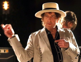 Bob Dylan in a recent concert this summer.  MARTÍ E. BERENGUER