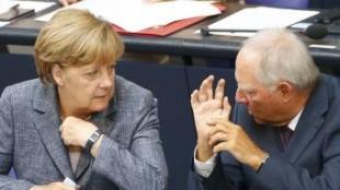 La cancellera alemanya, Angela Merkel, i el ministre de Finances, Wolfgang Schäuble, aquest dimecres al Bundestag REUTERS