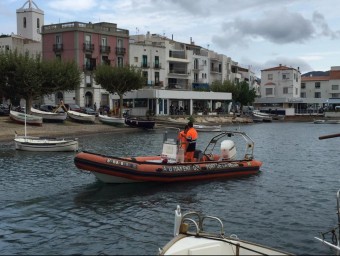 L'embarcació de Protecció Civil de Port de la Selva, ahir durant l'emergència GENÍS PINART
