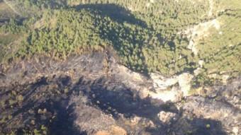 Vista aèria de la zona afectada pel foc, al Priorat BOMBERS DE LA GENERALITAT