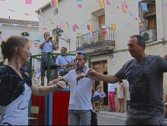 El diputat de Compromís Joan Baldoví participa en la dansà. E.V