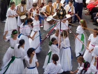Dansa de la Magrana en la festa del 8 de setembre d'Algemesí. ESCORCOLL