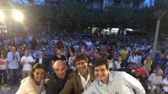Caula, Llach, Puigdemont i Sabrià, ahir al vespre, al final de l'acte de Junts pel Sí al passeig del Mar de Palamós EL PUNT AVUI