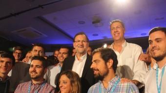 Fotografia de grup amb el president del govern espanyol, Mariano Rajoy, i el candidat del PPC, Xavier García Albiol ACN