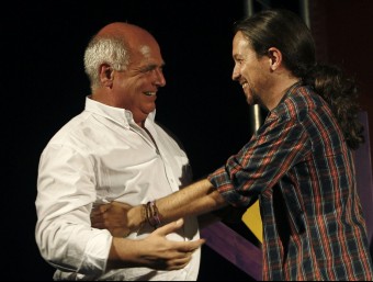 El número 1 de Catalunya Sí que es Pot, Lluís Rabell, i el líder de Podem, Pablo Iglesias, aquest dimecres a Rubí EFE