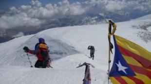 Els tarragonins Albert Grau, Josep Maria Gastó i Marc Antillach arribant al cim de l'Elbrus que amb 5642 metres és la muntanya més alta d'Europa, el maig del 2013 J.M. GASTÓ