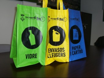 Bosses 
			per facilitar el reciclatge a Maçanet de la Selva EL PUNT AVUI