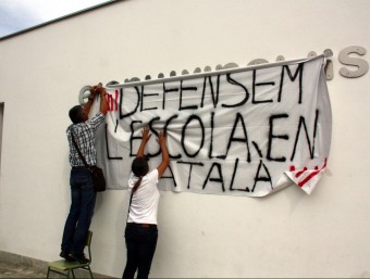 Pancarta en defensa de l'escola en català en la mobilització de dilluns passat a Balaguer ACN