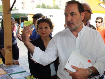 El cap de llista d'Unió, Ramon Espadaler, ha visitat la Setmana del llibre en català ACN