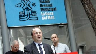 El candidat del PSC a la presidència de la Generalitat, Miquel Iceta, aquest dilluns a l'escola bressol municipal La Casa del Molí, a L'Hospitalet de Llobregat ACN