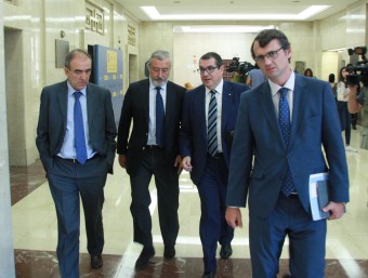 El secretari d'estat Julio Gómez-Pomar i el conseller d'Interior, Jordi Jané –segon i tercer per l'esquerra–, ahir a Madrid ACN
