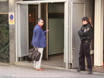 L'exconseller Salvador Milà accedint a l'interior de l'Audiència Nacional durant la jornada de divendres. ACN