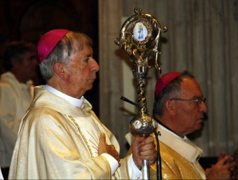 Pla mig del nou bisbe amb el bàcul de bisbe, durant la cerimònia de possessió E.B./ACN