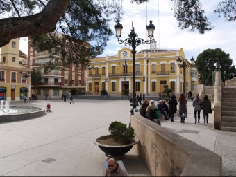 Edifici de l'Ajuntament de Burjassot en la plaça d'Emilio Castelar. ESCORCOLL