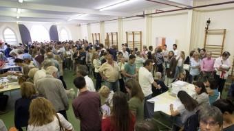 Cues de gent en un col·legi electoral de Barcelona ALBERT SALAMÉ