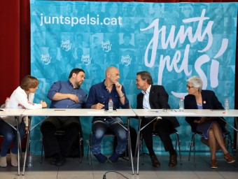 Carme Forcadell, Oriol Junqueras, Raül Romeva, Artur Mas i Muriel Casals, en la reunió que va fer ahir Junts pel Sí ANDREU PUIG