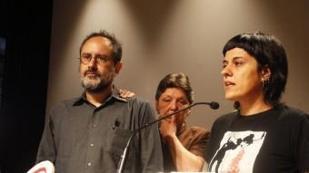 Antonio Baños, Gabriela Serra i Anna Gabriel, en la roda de premsa per valorar els resultats electorals l'endemà del 27 de setembre ORIOL DURAN