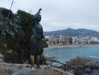 L'estàtua de la Dona Marinera de Lloret, en una imatge d'arxiu ARXIU