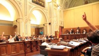 El ple de la Diputació de Tarragona, ahir al matí, en el moment de votar la moció d'adhesió a l'AMI JUDIT FERNÀNDEZ