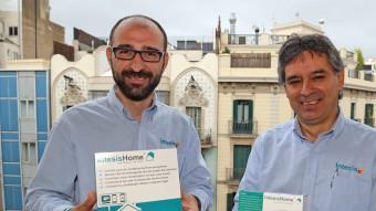 Oriol Cervelló i Josep Cerón, cap de producte i director de l'empresa Intesis, respectivament.  JUANMA RAMOS