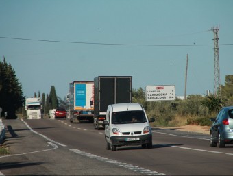 La carretera N-340 a l'altura de Camarles, un dels trams més conflictius de tot el traçat al seu pas per l'Ebre. EMMA ZAFÓN