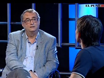 Vicent Partal talking to Neil Stokes on El Punt Avui TV. /  ARCHIVE