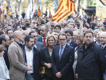 Artur Mas, president de la Generalitat, rep el suport de milers de persones moments abans d'entrar a declarar al TSJC ORIOL DURAN